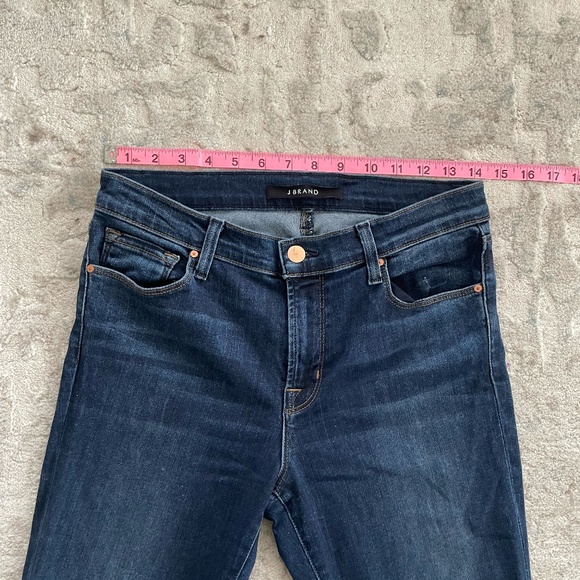 J-Brand mid-rise dark denim with stretch - Picture 4 of 13